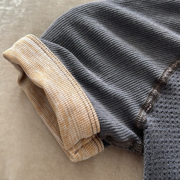 Urban Outfitters tiny top - Picture 4 of 4